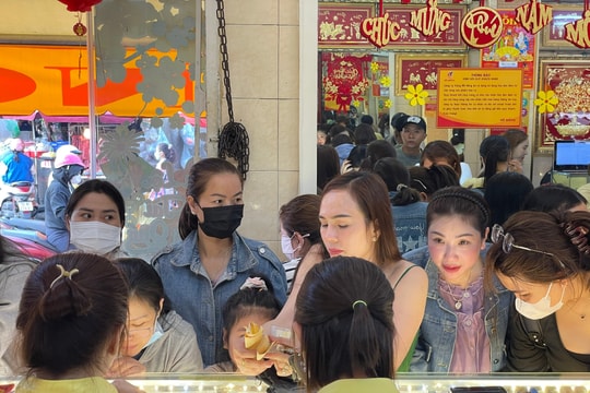 Giá vàng hôm nay 17/4: Giá vàng SJC, nhẫn 9999, vàng 24K và vàng thế giới thứ 6