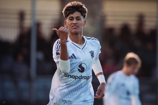 JJ Gabriel: Quái vật nhỏ 15 tuổi đang làm khuynh đảo học viện Manchester United