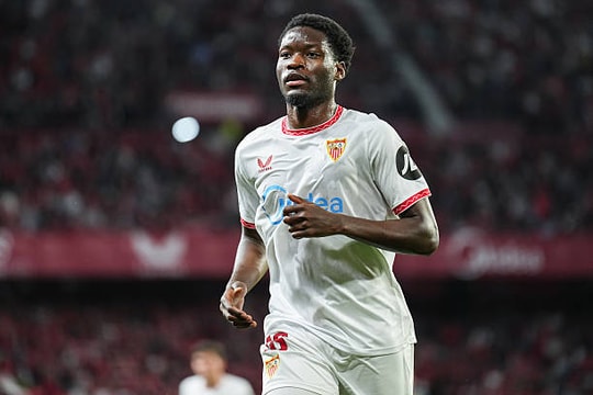 Man Utd và bài toán tiền vệ: Lucien Agoume, 'món hời' 30 triệu bảng thay thế Casemiro