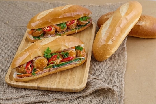 Foreign community forms group to share passion for Vietnamese Banh Mi