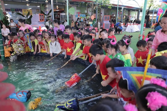Học sinh mầm non trải nghiệm nghệ thuật múa rối nước