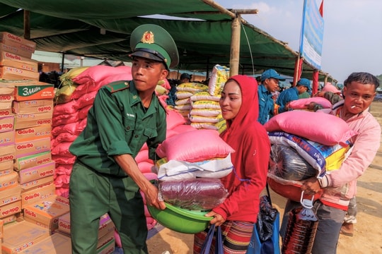 Khúc “Samaki” Đà Nẵng - Nam Lào - Kỳ 3: Nghĩa tình không biên giới