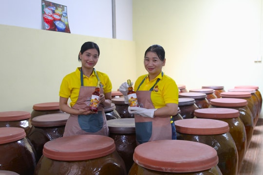 Giữ gìn và phát triển nghề nước mắm truyền thống