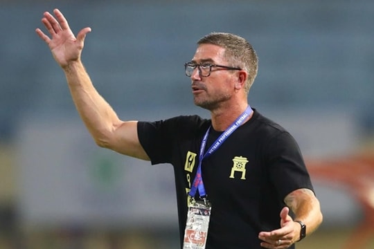HLV Harry Kewell chưa hài lòng với màn trình diễn của Hà Nội FC dù thắng Becamex TP.HCM 4-2