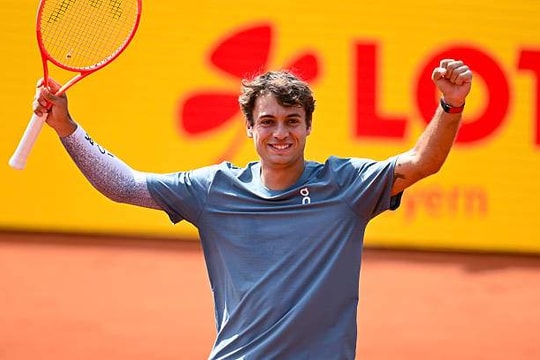 Flavio Cobolli quật ngã Alexander Zverev 2-0 để tiến vào chung kết Munich Open