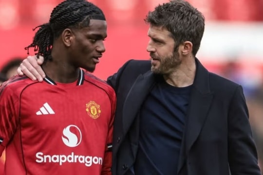 Michael Carrick và bài toán hàng thủ tan hoang của Manchester United trước Chelsea