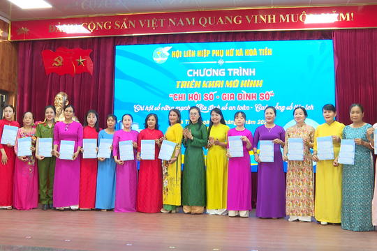Phụ nữ Hòa Tiến khởi động mô hình “Chi hội số - Gia đình số”