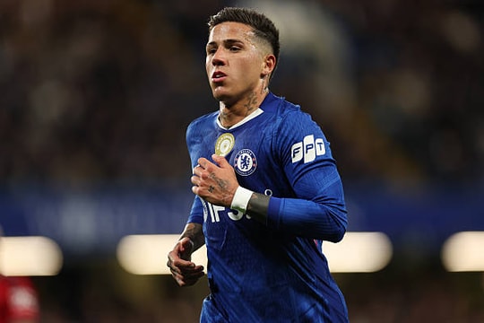 Enzo Fernandez tỏa sáng ngày tái xuất, Chelsea vẫn gục ngã 0-1 trước Manchester United