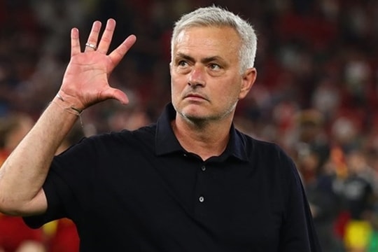 Real Madrid cân nhắc tái hợp Jose Mourinho, Bayern Munich gia nhập cuộc đua giành Morgan Rogers