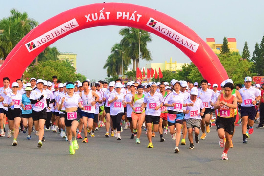 Over 2,100 athletes compete in Da Nang Newspaper and Radio, Television Cross-Country Race