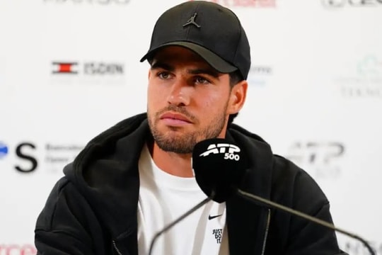 Carlos Alcaraz bị chỉ trích vì quá tải, Max Verstappen gặp sự cố tại Nürburgring
