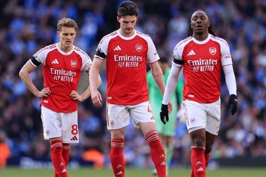 Vì sao Arsenal vẫn sáng cửa vô địch Ngoại hạng Anh sau thất bại trước Man City?