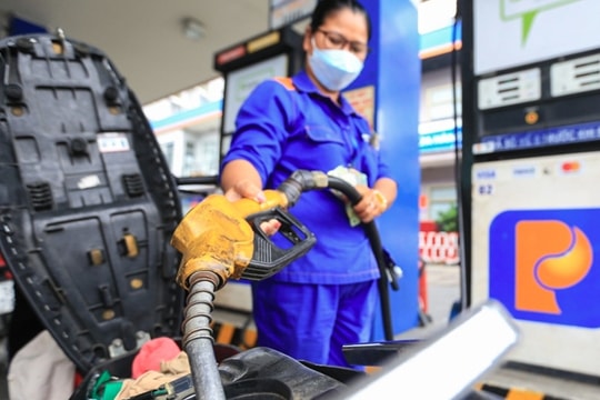 Giá xăng dầu đồng loạt giảm, dầu diesel giảm hơn 3.000 đồng/lít