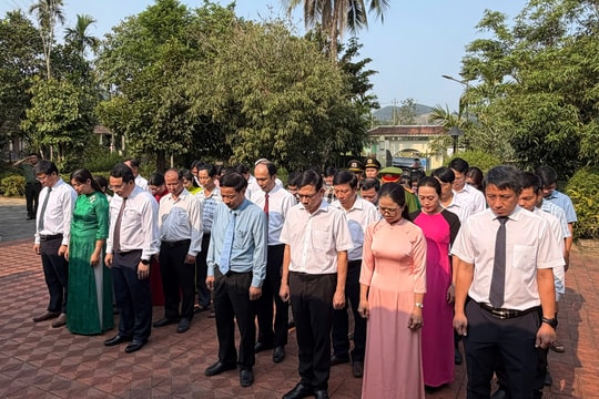 Dâng hương tưởng niệm 79 năm ngày mất cụ Huỳnh Thúc Kháng