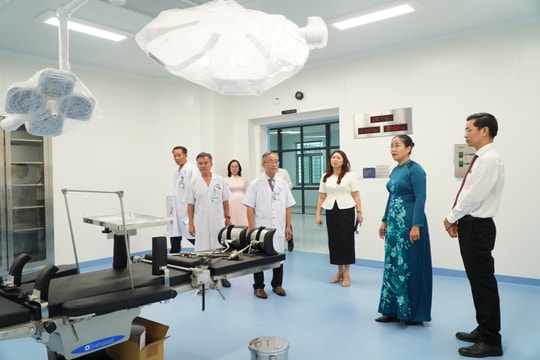 Bàn giao Khu điều trị kỹ thuật cao Bệnh viện Đa khoa Quảng Nam: Mở thêm cơ hội tiếp cận dịch vụ y tế hiện đại