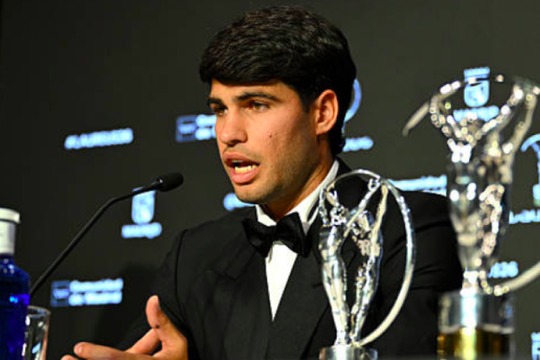 Alcaraz đoạt giải Laureus 2026: Vinh quang đan xen nỗi lo rút lui khỏi Roland Garros