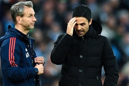 Arsenal và bóng ma quá khứ: 7 cú sụp đổ chấn động lịch sử Ngoại hạng Anh