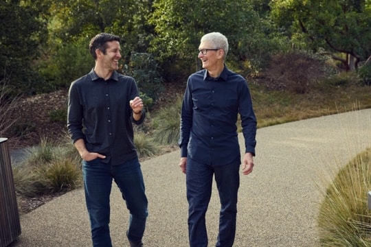 Apple chuyển giao quyền lực: John Ternus kế nhiệm Tim Cook làm CEO từ tháng 9