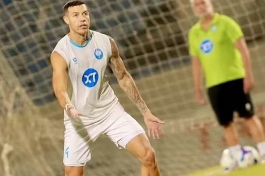 Cơn khát bàn thắng của Tiến Linh và nghịch lý mang tên Lucas Alves tại V-League