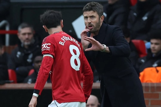 Michael Carrick hồi sinh Bruno Fernandes: Lời giải cho sai lầm chiến thuật của Ruben Amorim