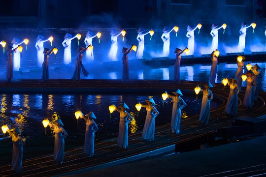 Áo dài - Giữ hồn Việt