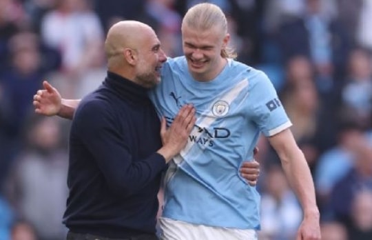 Pep Guardiola phản pháo đanh thép sau khi Wayne Rooney chê bai màn ăn mừng của Man City