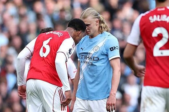 Arsenal thoát thẻ đỏ tại Etihad: Bài học về sự tỉnh táo cho thầy trò Mikel Arteta