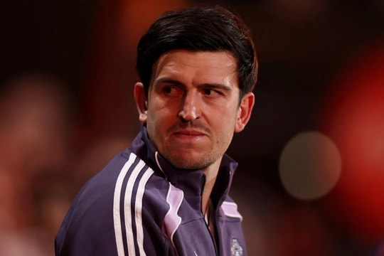 Michael Carrick và bài toán hàng thủ: Maguire cùng Yoro tái xuất đối đầu Brentford