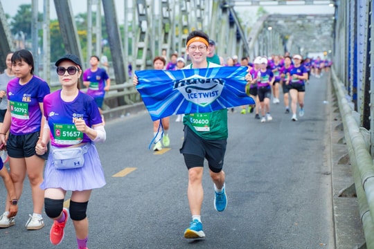 “Con sóng niềm vui” Huda Ice Twist đổ bộ đường đua VnExpress Marathon Huế