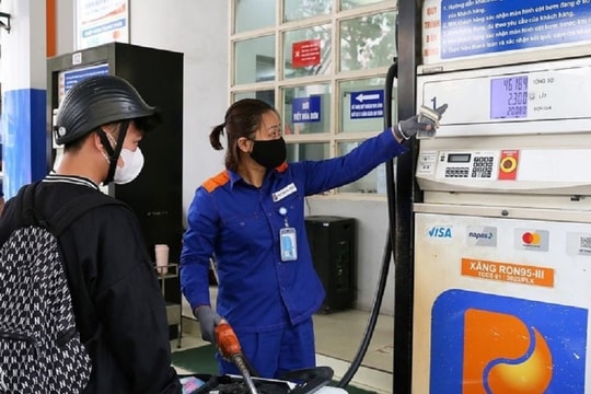 Giá xăng dầu tiếp tục giảm