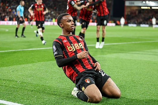 Junior Kroupi và bài toán lãng phí của Manchester United: Tại sao thương vụ 60 triệu bảng là chưa cần thiết?