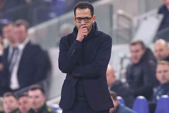 Liam Rosenior bị Chelsea sa thải sau chuỗi trận tệ hại nhất trong 114 năm