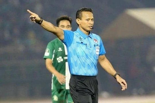 V-League 2025/26: Hai trọng tài FIFA Malaysia điều hành các trận cầu then chốt