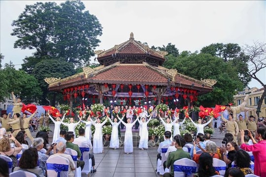 Ngày Văn hóa Việt Nam 24/11: Mở rộng không gian thụ hưởng văn hóa cho người dân