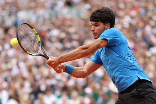 Carlos Alcaraz xoay chuyển làng tennis: Khi số 1 Jannik Sinner cũng phải chạy theo quỹ đạo mới