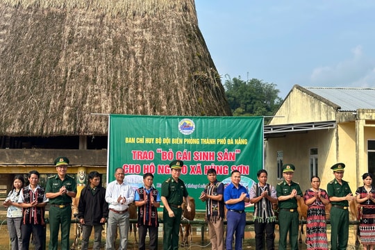 Bộ đội Biên phòng Đà Nẵng trao sinh kế cho hộ nghèo xã Hùng Sơn