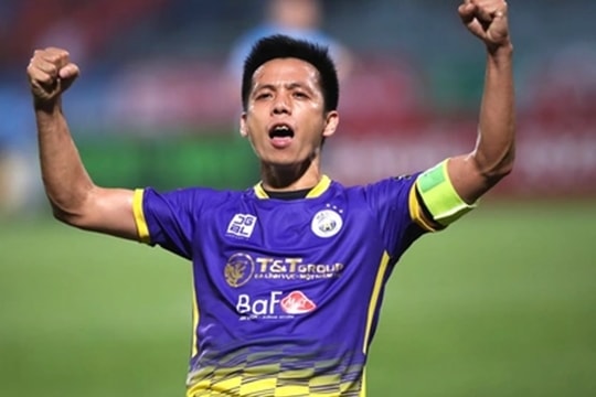 Hà Nội FC thắng kịch tính Ninh Bình 3-2: Văn Quyết công kích lối chơi của đối thủ