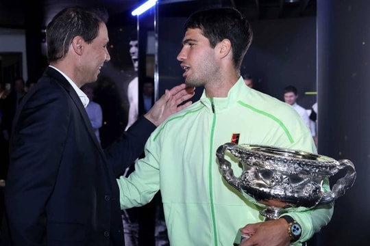 Carlos Alcaraz rút lui khỏi Roland Garros 2026 vì chấn thương cổ tay