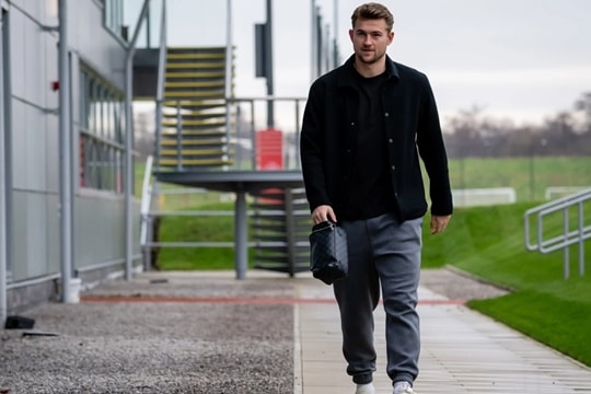 Man United và bài toán hàng thủ: Vì sao không thể đặt cược vào De Ligt và Martinez?