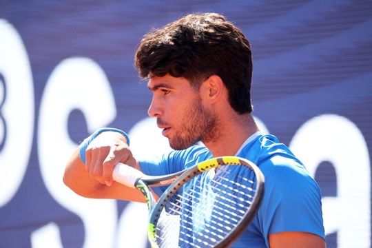 Carlos Alcaraz rút lui khỏi Roland Garros: Cú sốc lớn và cơ hội vàng cho Jannik Sinner