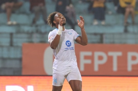 Nam Định FC rời ngôi vương V-League: Đặt cược vào bản năng sát thủ của Xuân Son