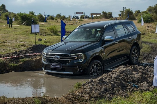 Giá xe Ford Everest 2026: Chi tiết chi phí lăn bánh và thông số kỹ thuật mới nhất