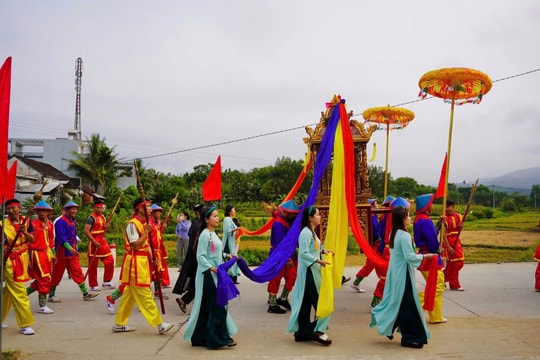 Rộn ràng lễ rước sắc tại Lễ hội Kỳ Yên làng Hội An