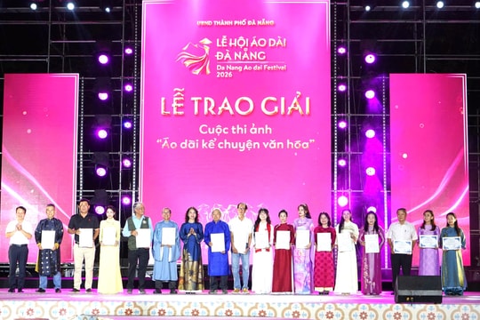 Trao giải cuộc thi ảnh “Áo dài kể chuyện văn hóa”