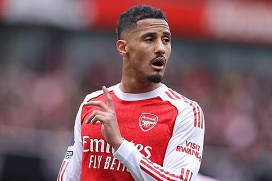 PSG sẵn sàng chi 100 triệu euro mua Saliba, MU đối đầu Bayern vụ Anthony Gordon
