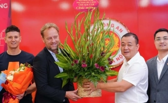 HLV Mano Polking gia hạn với CAHN đến năm 2028: Tham vọng vô địch V.League