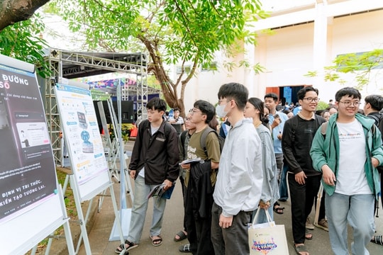 Kết nối việc làm từ giảng đường: Sinh viên chủ động nắm bắt cơ hội