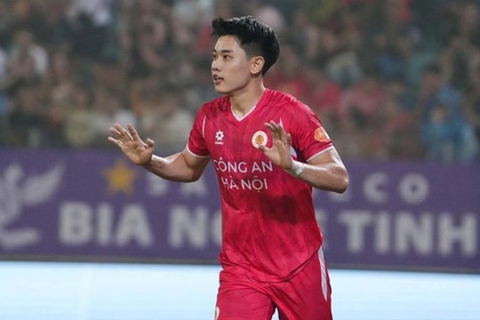Nguyễn Đình Bắc lập hat-trick lịch sử giúp CLB Công an Hà Nội tiến sát ngôi vương