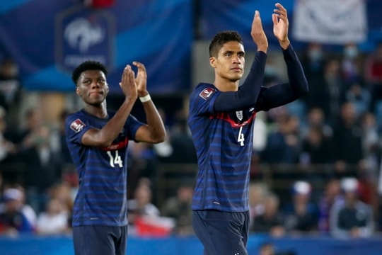 MU nhắm chiêu mộ tiền vệ Aurelien Tchouameni: Sức nặng từ thông điệp của Raphael Varane