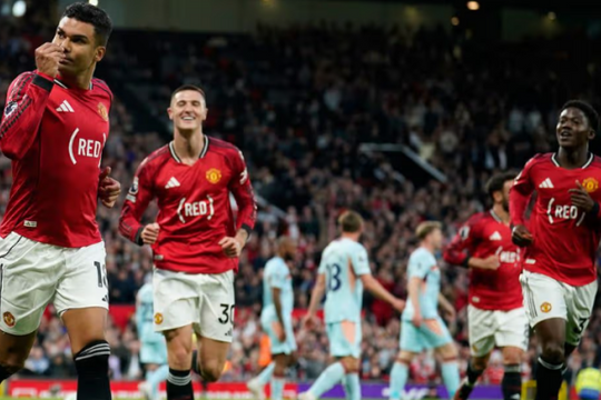 Casemiro và Sesko lập công giúp MU hạ Brentford để xây chắc vị trí trong top 3 Ngoại hạng Anh